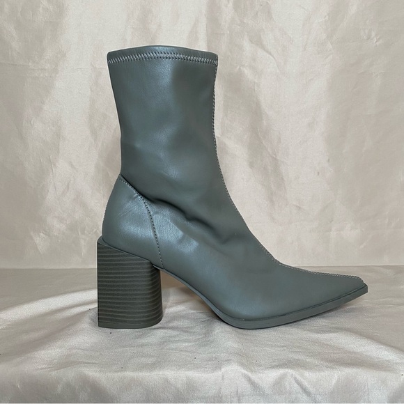 Oak + Fort 10 Gray Heeled Boots - Picture 3 of 14